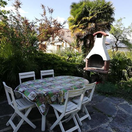 Appartement Giardino à Porto Valtravaglia Extérieur photo