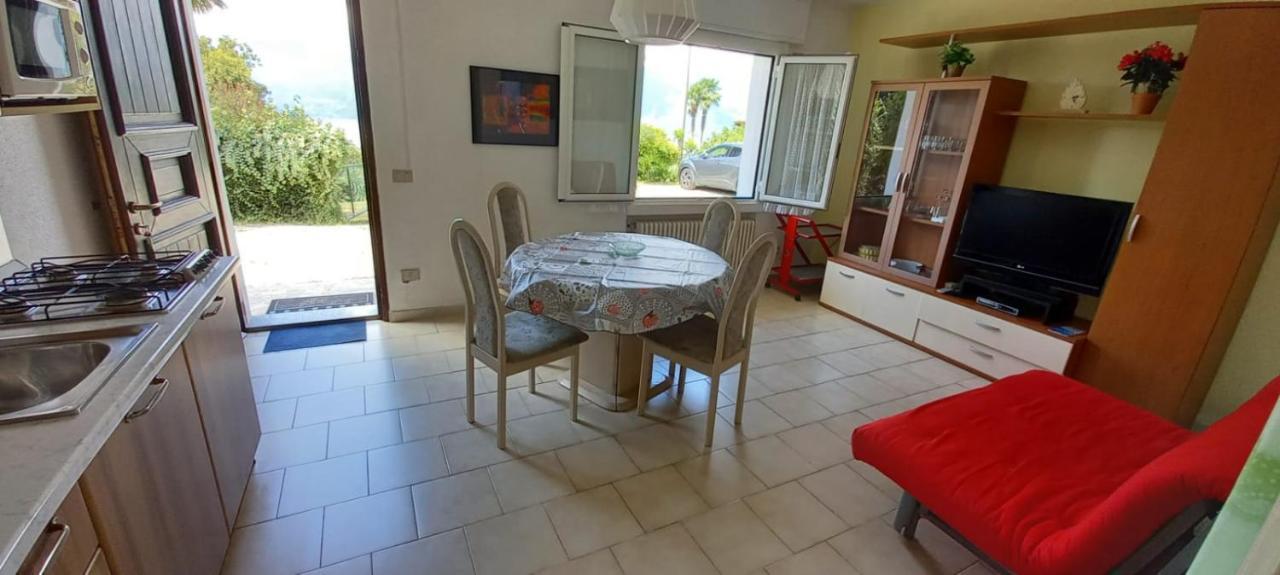 Appartement Giardino à Porto Valtravaglia Extérieur photo